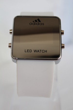 Reloj led ADIDAS blanco $12.990 conversable